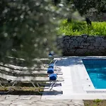 Torri Di Pietra * Stoúpa