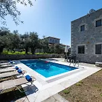 Vila Torri Di Pietra