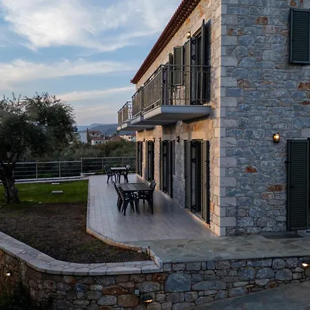 Torri Di Pietra * Stoúpa